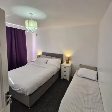 Comfy Three Bedroom House In Coventry Exhall Exterior photo