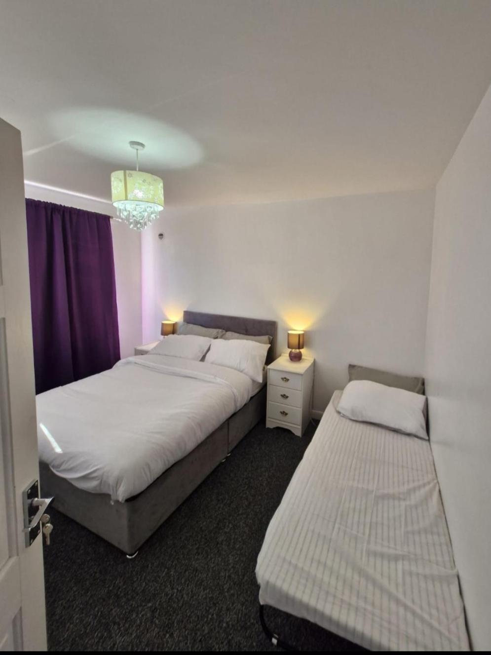 Holiday home Comfy Three Bedroom House In Coventry Exhall
