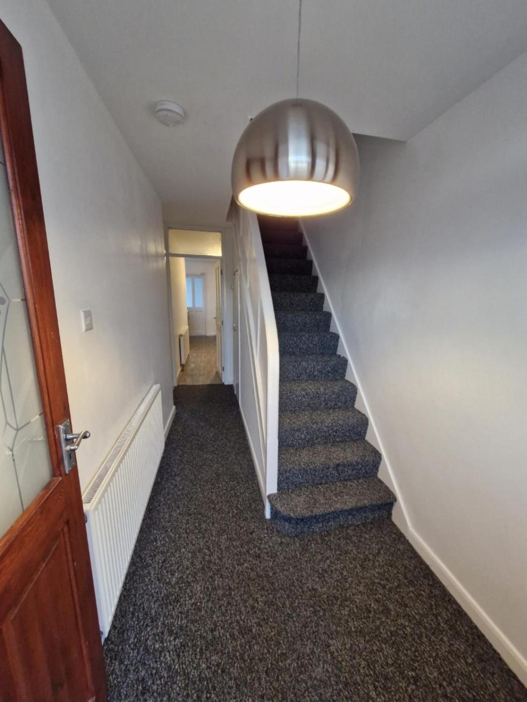 Comfy Three Bedroom House In Coventry Holiday home *
