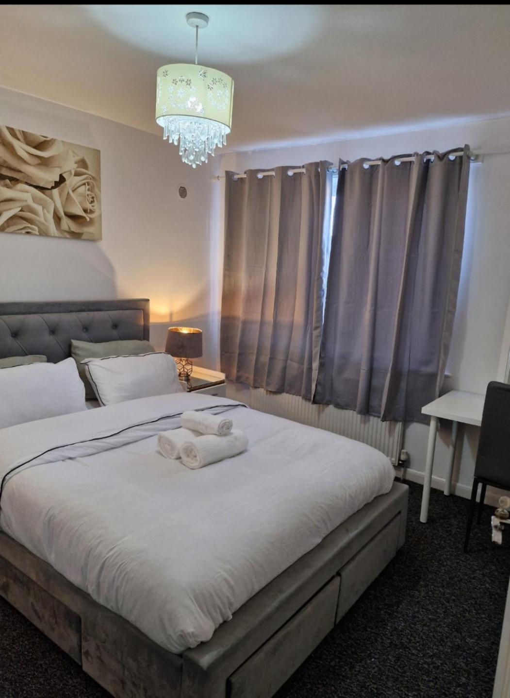 Comfy Three Bedroom House In Coventry * Exhall